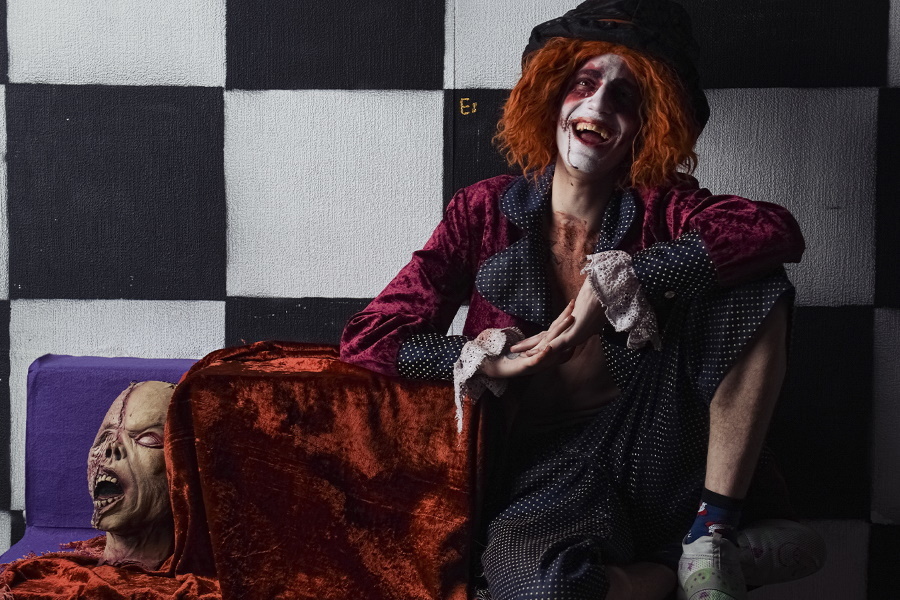 Квест в реальности Безумие Шляпника от компании Черный кот Квест в реальности Безумие Шляпника от компании Черный кот